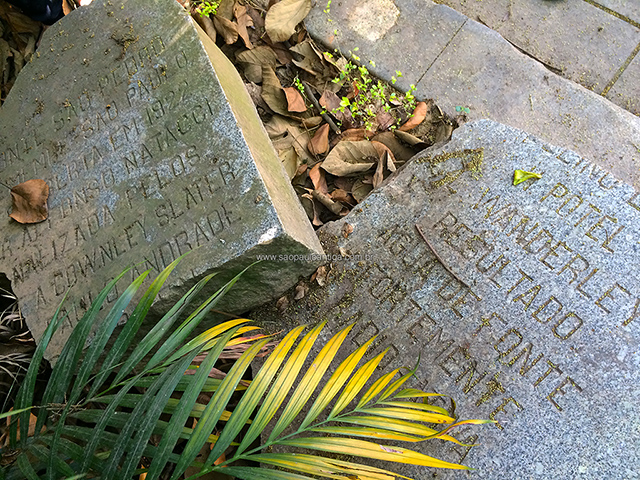 Foto exclusiva: Pedra fundamental (clique para ampliar).