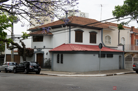 Uma das casas da Rua Conceição Marcondes Silva (clique para ampliar).
