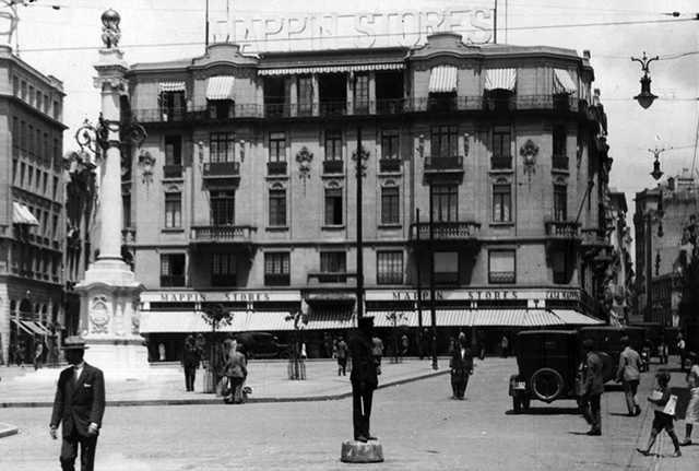 Praça do Patriarca na década de 20 (clique para ampliar).