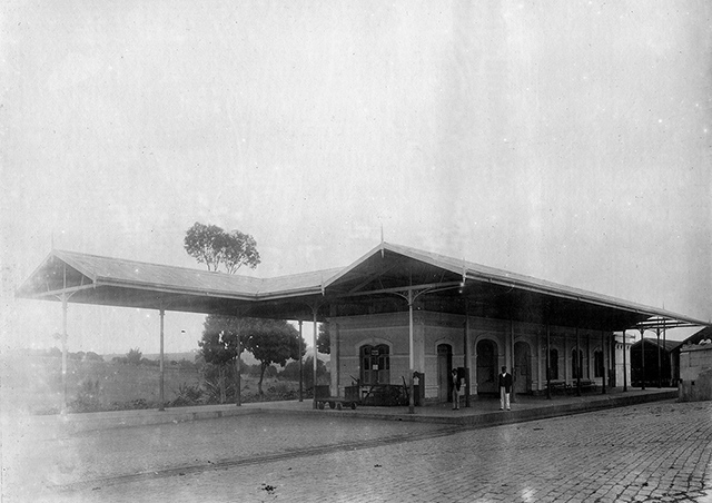 Estação de Descalvado em 1916, após sua reforma (clique na foto para ampliar).