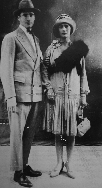 Na foto o casal Pistone e Maria Fea pouco após se casarem em 1928.