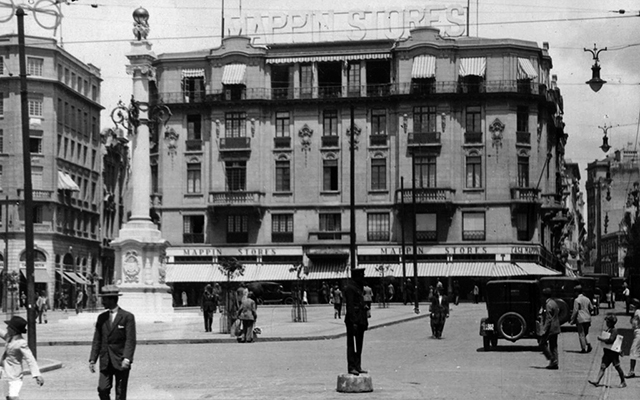 Praça do Patriarca aproximadamente em 1930 (clique para ampliar)