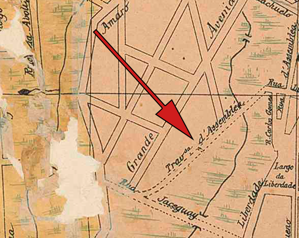 Neste mapa de 1905, a seta mostra o local dos arcos