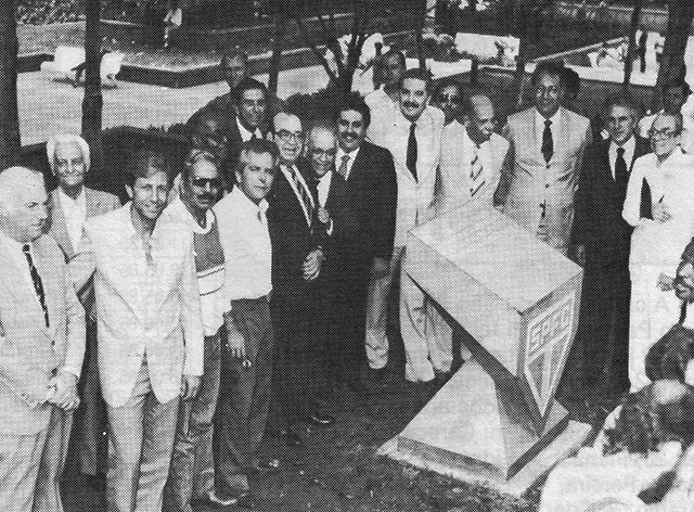 Dirigentes do SPFC e da prefeitura na inauguração em 16/12/1985