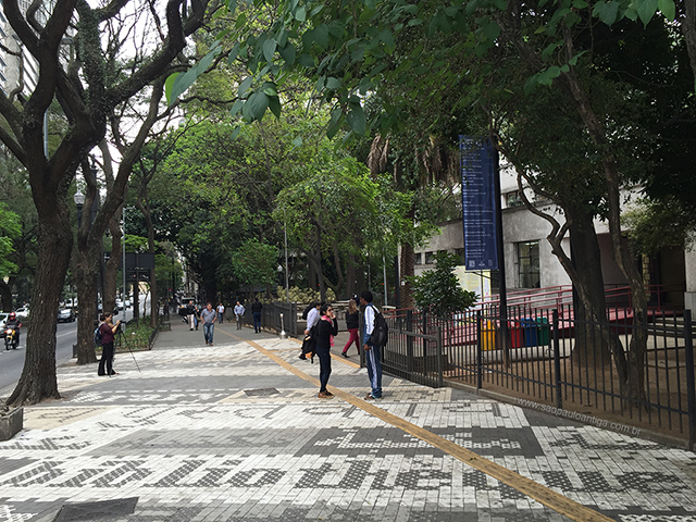 Calçada na avenida São Luiz (clique para ampliar)