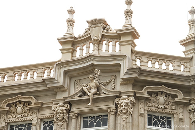 Detalhes da fachada no lado da rua José Bonifácio (clique na foto para ampliar)