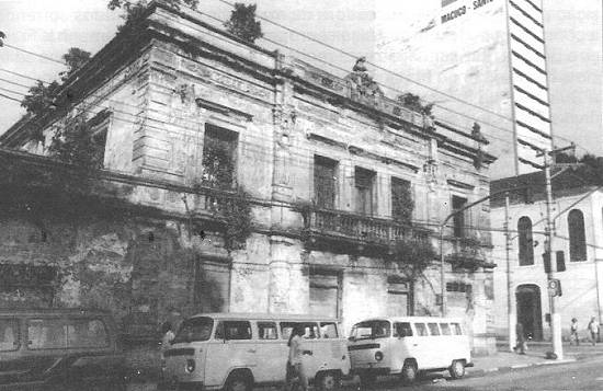 O Teatro Guarany no auge da decadência, em meados dos anos 1990