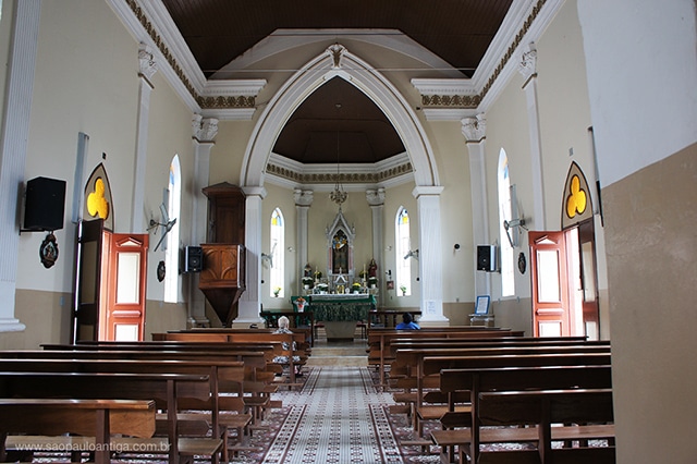 Interior do Santuário Santa Cabeça (clique para ampliar)