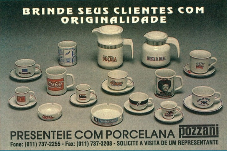 Jogo de chá e café de porcelana Pozzani Jundiaí, na cor branca com